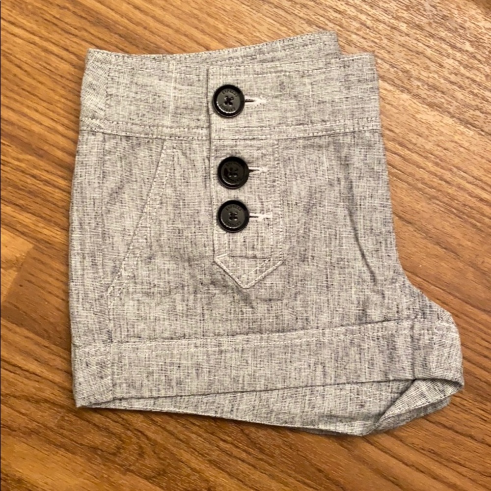 Express Shorts - Picture 3 of 4